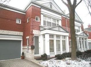 8 Manchester Ln, Elmhurst, IL 60126