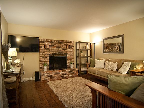 2nd image of 19235 Hillsdale Dr