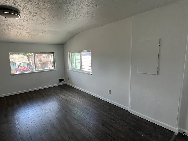 1220 NE 84th Ave — Photo 9