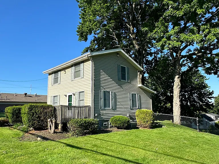 1444 Hyde Park Ave — Photo 3