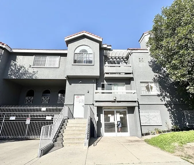 6415 Garvanza Ave #104 — Photo 15