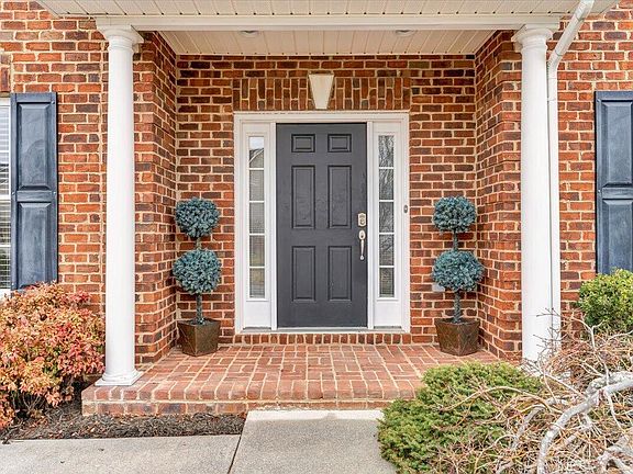 5th image of 2324 Foxfield Ln