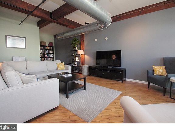 4th image of 1210-26 Buttonwood St #403