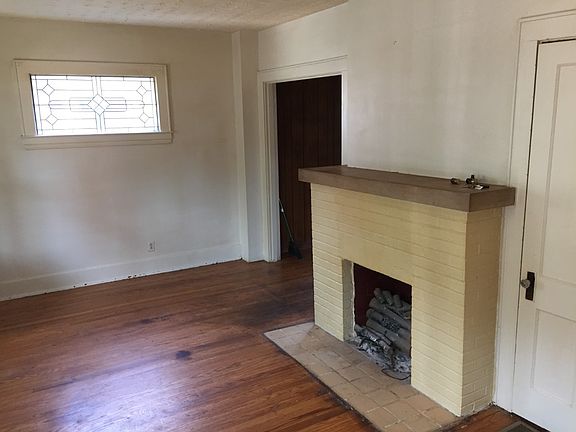 4th image of 2339 Lansdowne Ave