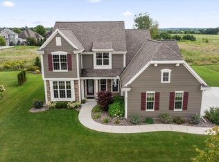 2921 Makou Trl, Waukesha, WI 53189