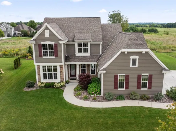2921 Makou TRAIL, Waukesha, WI 53189