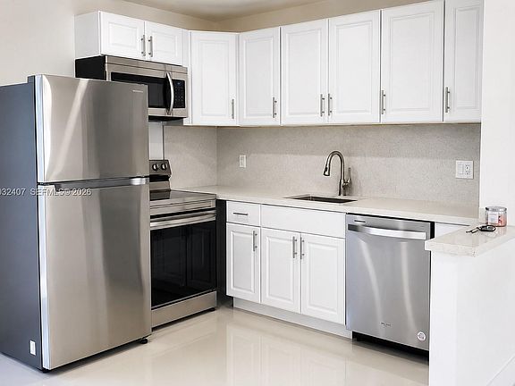 4th image of 2124 SW 42nd Ter