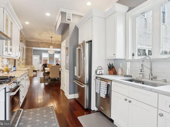 945 S 3rd St, Philadelphia, PA 19147