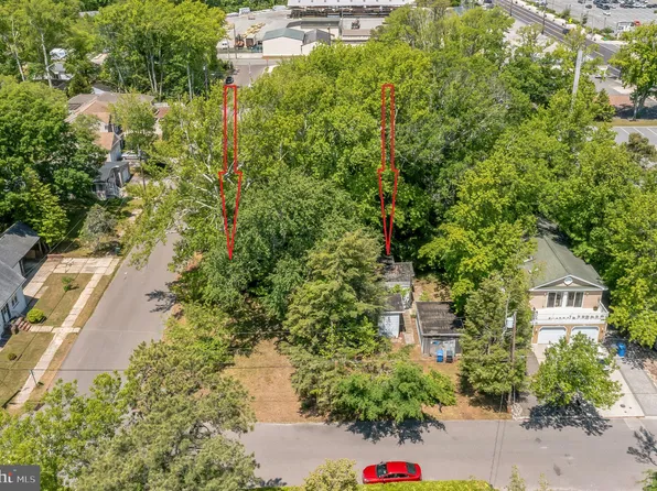 20 Oak St, Manahawkin, NJ 08050