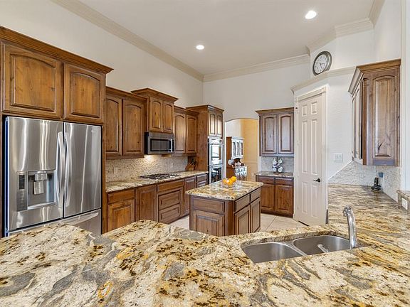3rd image of 3613 Foot Hills Dr