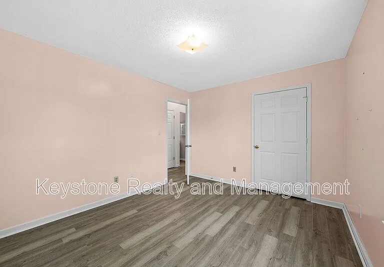 405 Eddy St — Photo 10