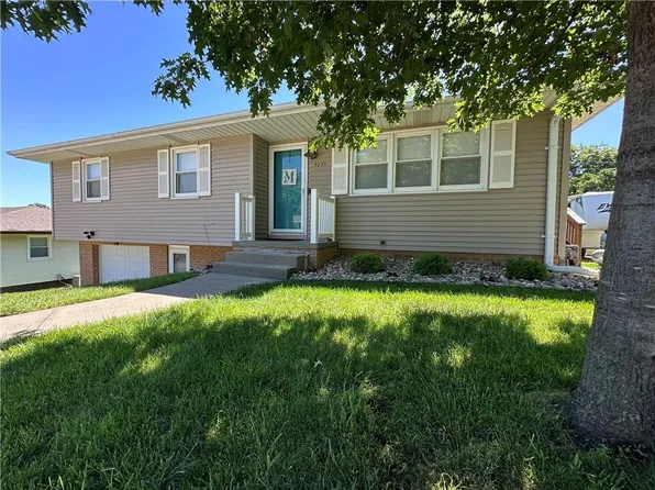 3235 Melody Ln, Saint Joseph, MO 64503