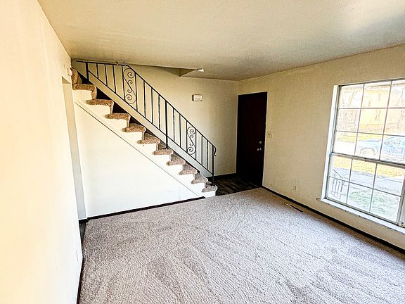 5th image of 516 S Rosewood Ave