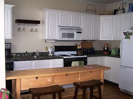 Eat-in Kitchen