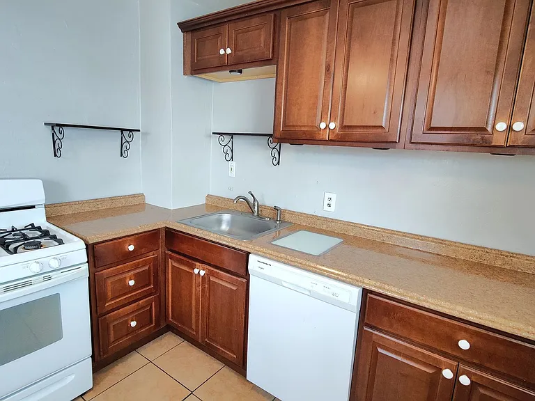 2717 Jane St — Photo 13