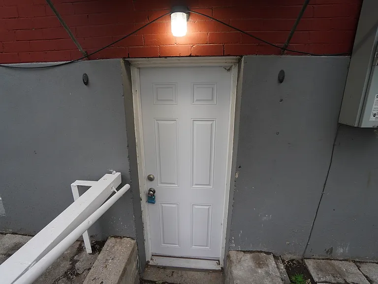 3 bed, 1.0 bath, 1212 sqft, $1,150 — Photo 4