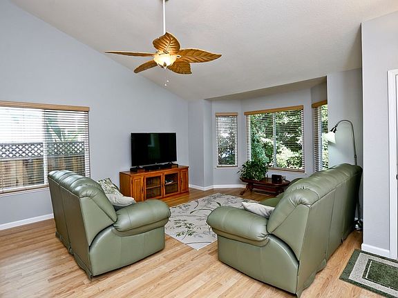 4th image of 812 Greystone Ct