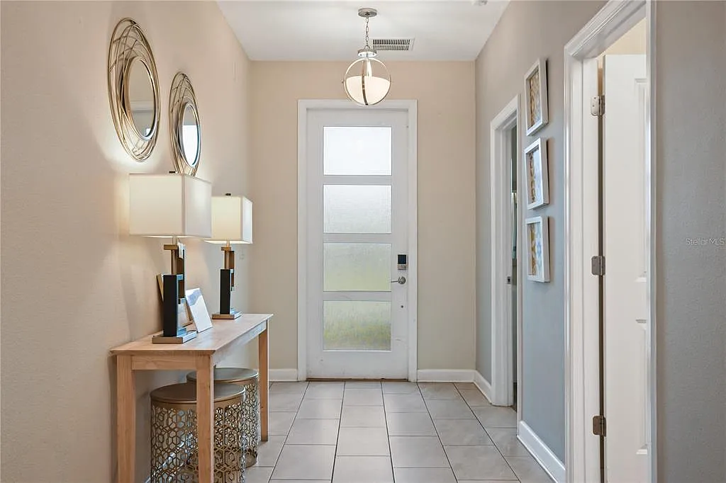 8 bed, 5.0 bath, 3922 sqft, $4,200 — Photo 4