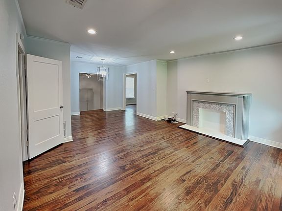 2nd image of 4225 Lovell Ave