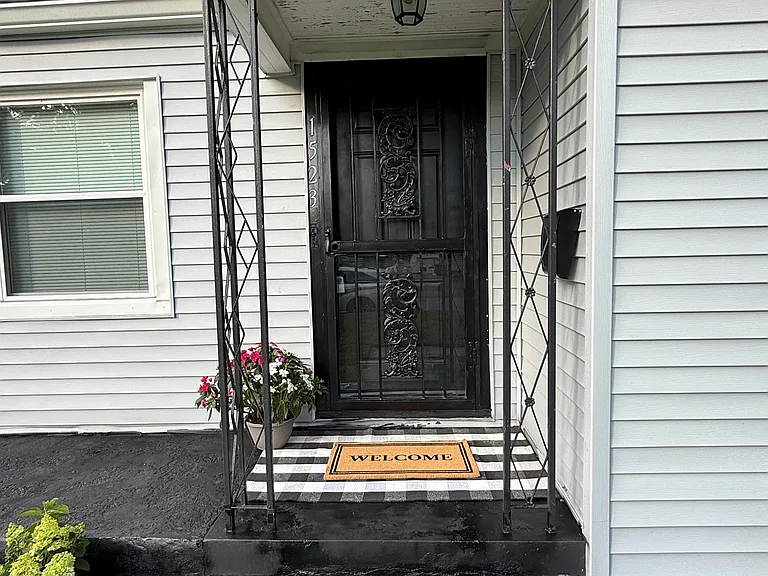 1523 Wurtele Ave — Photo 3