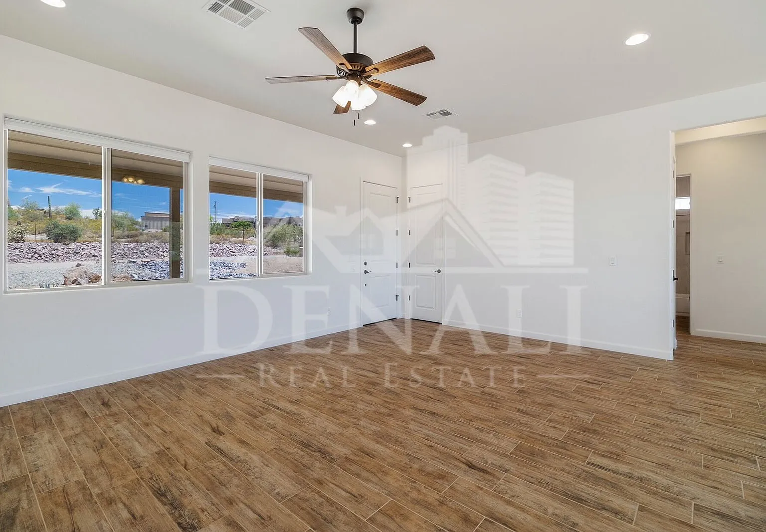 3 bed, 2.0 bath, 1881 sqft, $3,000 — Photo 3