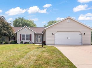 W2055 Summer Hill Dr, Helenville, WI 53137