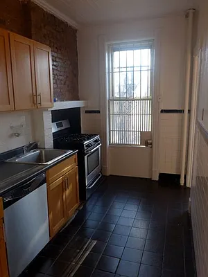 Rented by Garfield Realty  | media 21