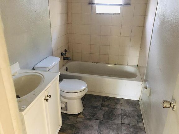 5th image of 504 Terry St