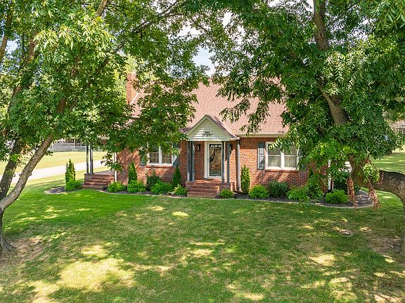 2nd image of 901 Harris Dr