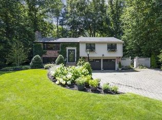 28 Pioneer Rd, Hingham, MA 02043