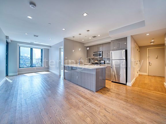4th image of 2718 Hoyt Ave S APT 5A