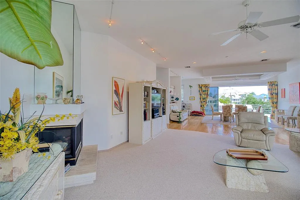 4 bed, 3.0 bath, 3302 sqft, $9,000 — Photo 4