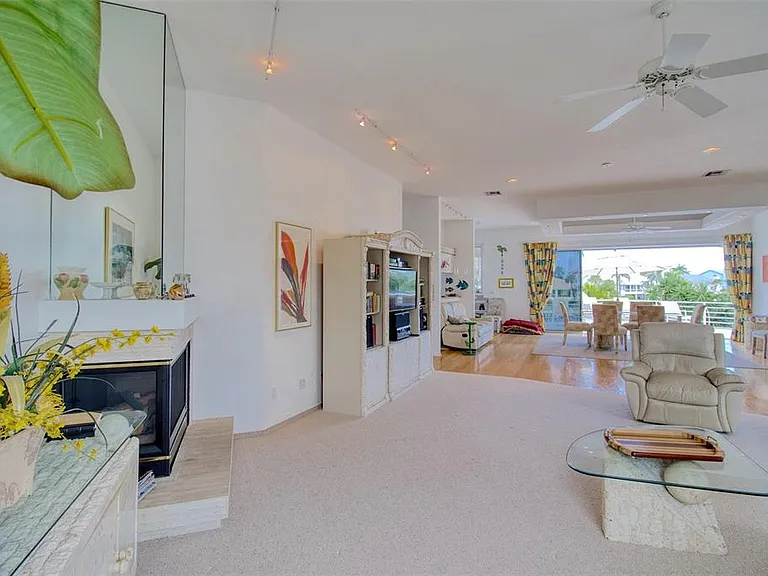 131 Sands Point Dr — Photo 4
