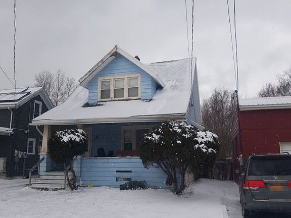 2nd image of 424 Lake Shore Dr E