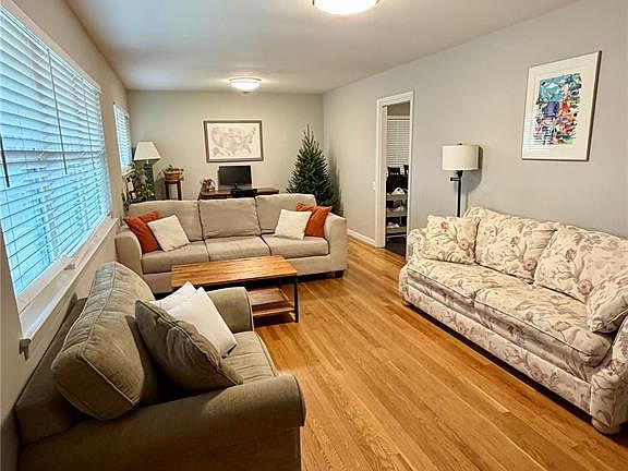 4th image of 3015 Peal Dr
