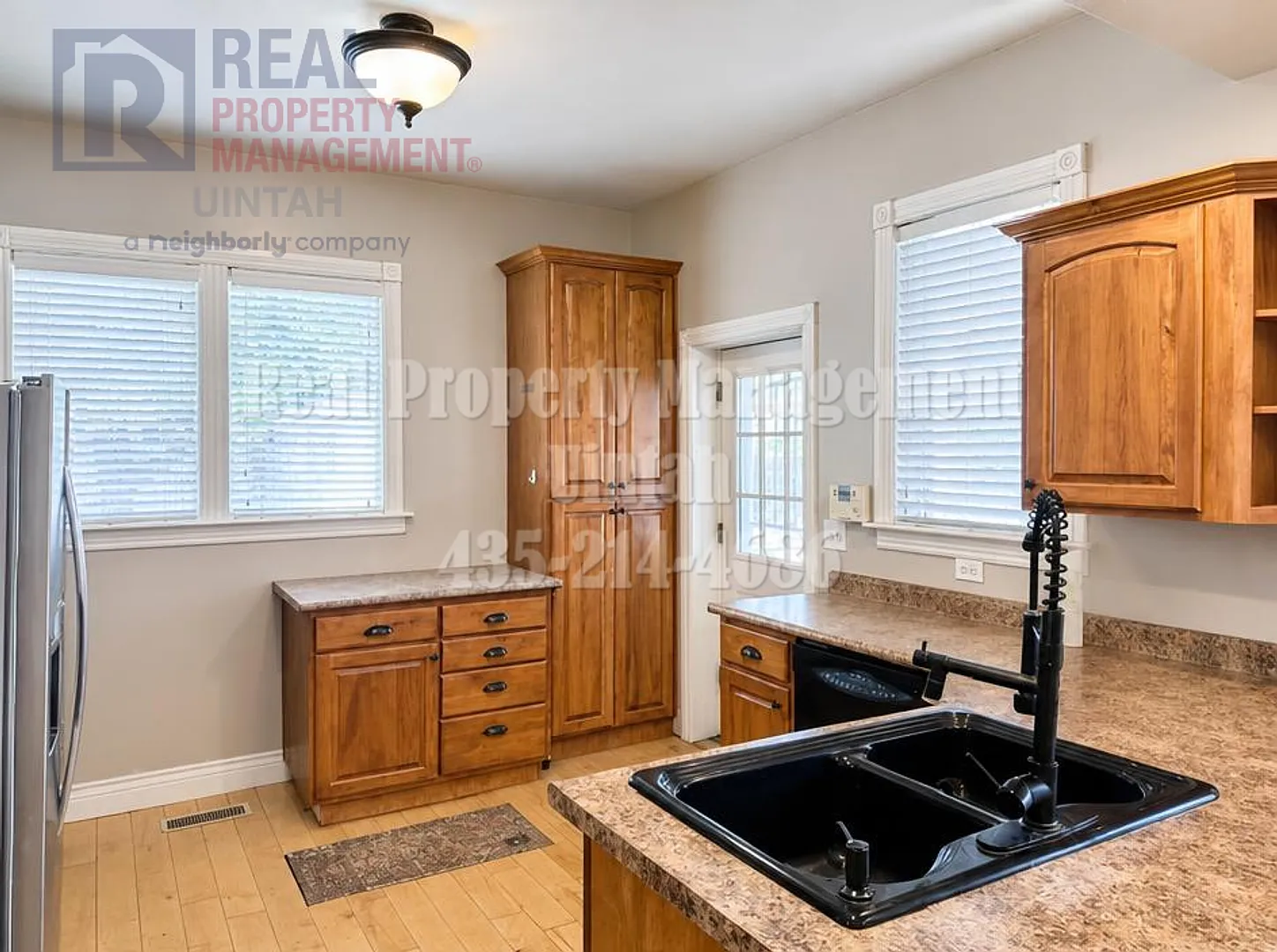 Cozy 4 Bedroom 2 Bathroom Home Being Remodeled — Photo 4