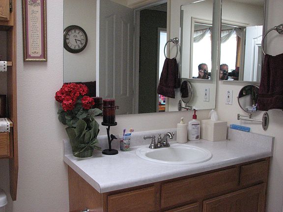 3rd image of 3346 S Rose Hollow Ln