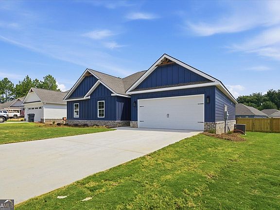 3rd image of 210 Hampton Chase