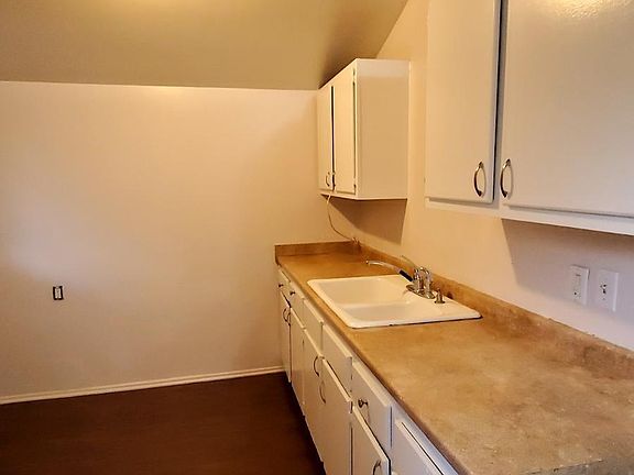 4th image of 340 W Acacia Ave #1/2