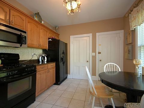 4th image of 264 Christian Ave