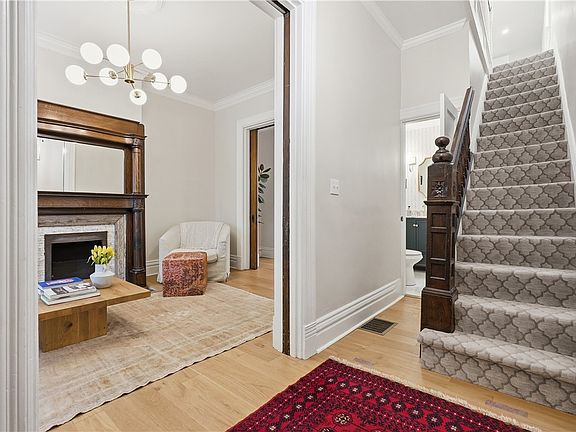 5th image of 529 Jacksonia St