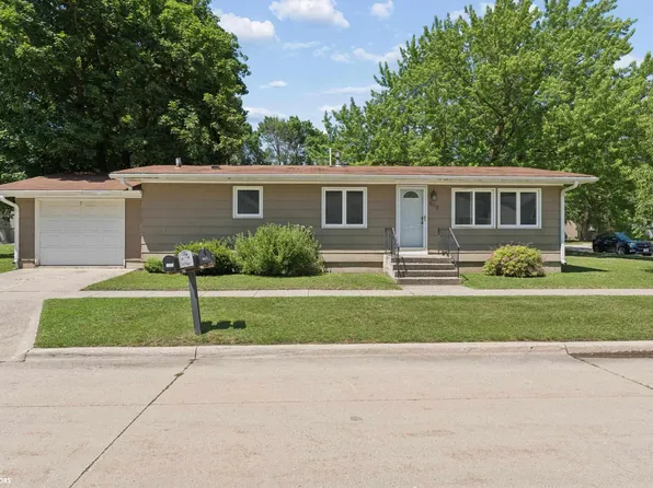 508 12th Ave N, Clear Lake, IA 50428