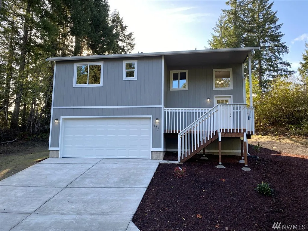 111 NE Galley Way photo 1