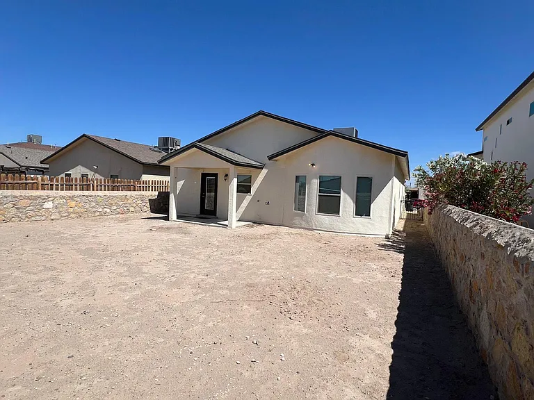 340 Isaias Ave — Photo 8