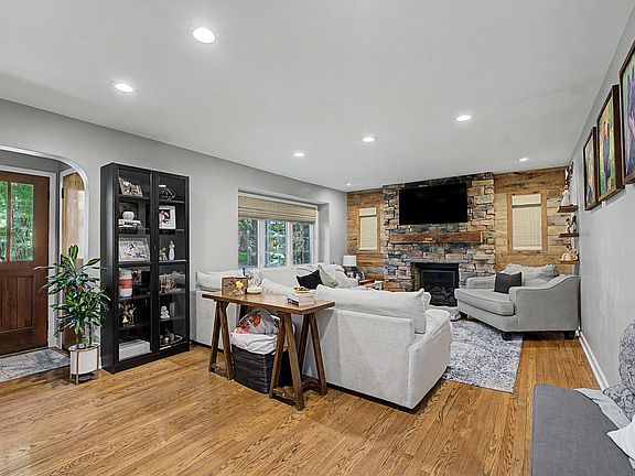 2nd image of 333 E Thruston Blvd