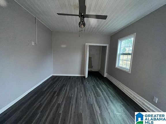 5th image of 401 20th Ave NE