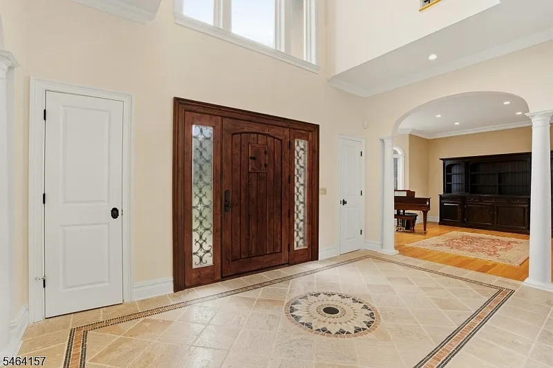 5 bed, 4.5 bath, $9,500 — Photo 3
