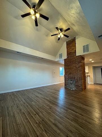 High vaulted ceiling in living room, double ceiling fans