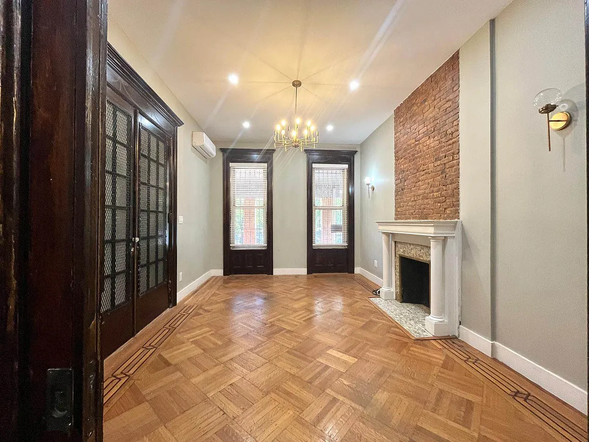 Building Photo - 1261 Eastern Pkwy #1