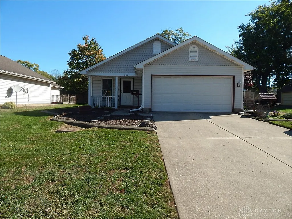 207 Edgewood St photo 1